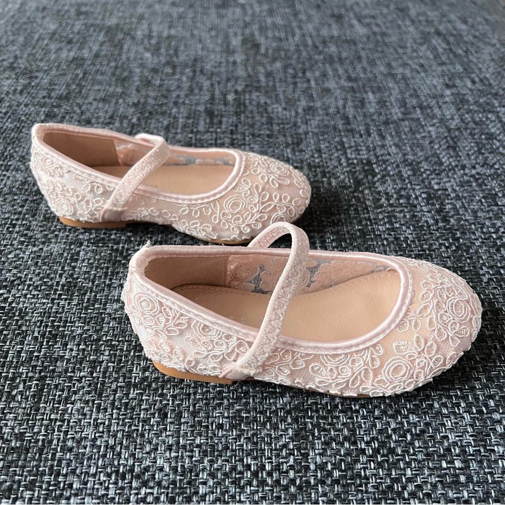 NWT Kailee Crochet Lace Mary Jane Flats in Dusty Pink Size 7